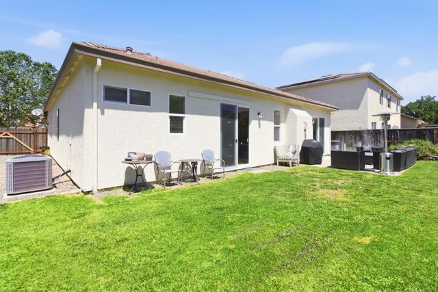 1218 Bluegrass St, Plumas Lake, CA 95961