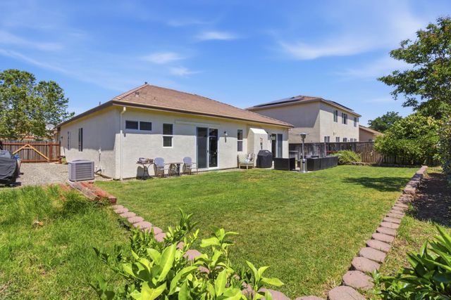 1218 Bluegrass St, Plumas Lake, CA 95961