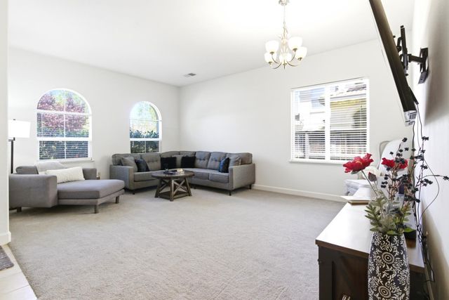 1218 Bluegrass St, Plumas Lake, CA 95961
