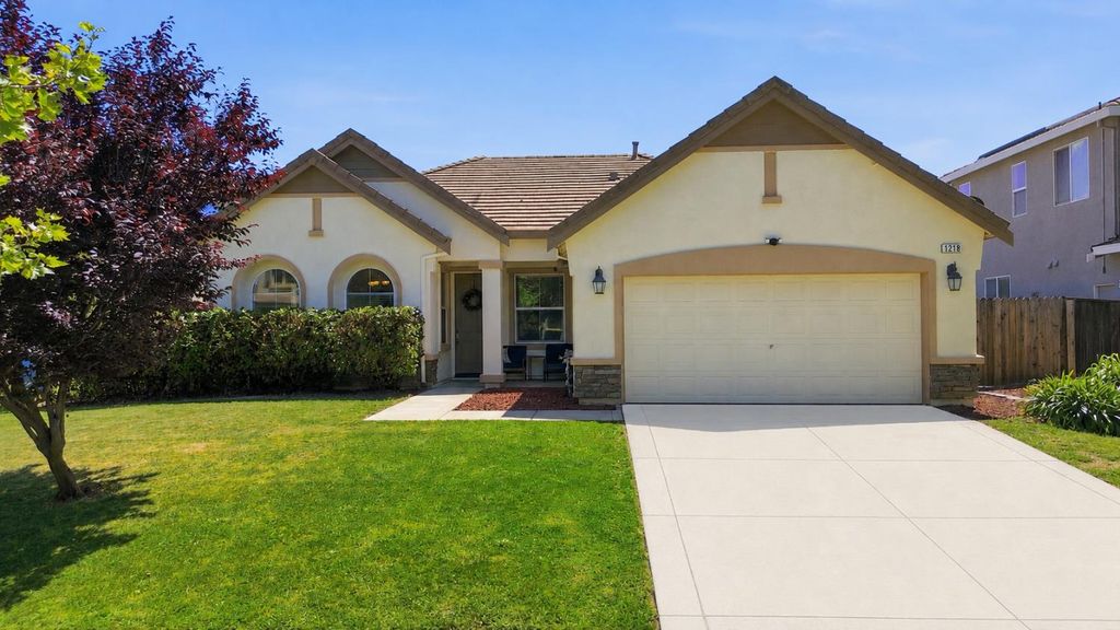 1218 Bluegrass St, Plumas Lake, CA 95961