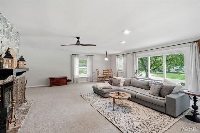 2156 Courtleigh Lane, Chesterfield, MO 63017