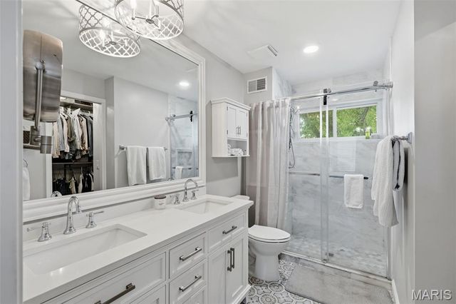 2156 Courtleigh Lane, Chesterfield, MO 63017