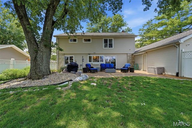 2156 Courtleigh Lane, Chesterfield, MO 63017