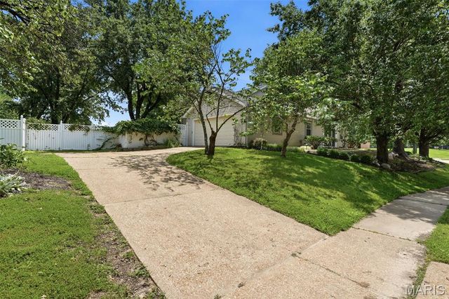2156 Courtleigh Lane, Chesterfield, MO 63017
