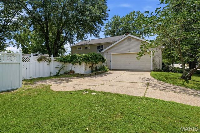 2156 Courtleigh Lane, Chesterfield, MO 63017