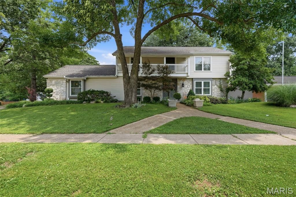 2156 Courtleigh Lane, Chesterfield, MO 63017