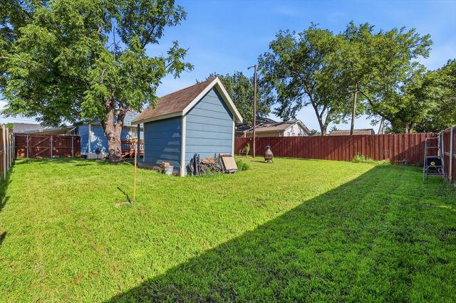 1005 N Oak Street, Leonard, TX 75452