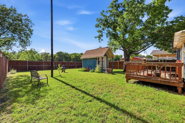 1005 N Oak Street, Leonard, TX 75452