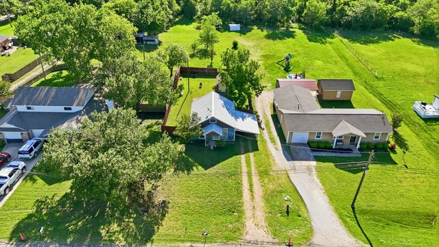 1005 N Oak Street, Leonard, TX 75452