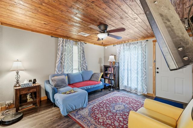 1005 N Oak Street, Leonard, TX 75452