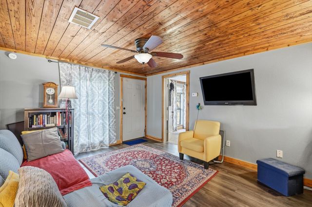 1005 N Oak Street, Leonard, TX 75452