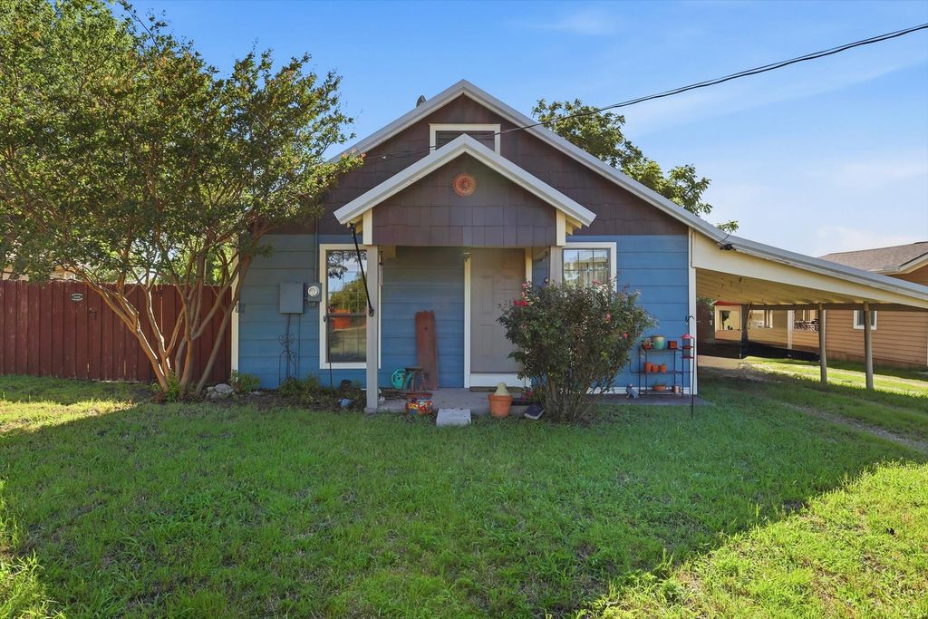1005 N Oak Street, Leonard, TX 75452