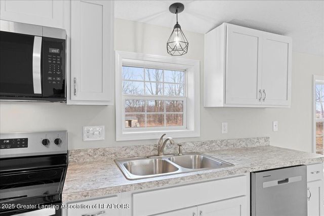 1976 Bolock Highway, Charlotte, MI 48813