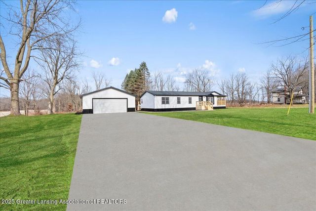 1976 Bolock Highway, Charlotte, MI 48813