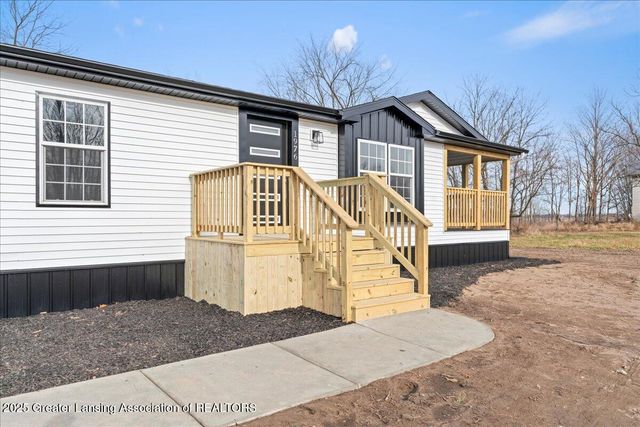 1976 Bolock Highway, Charlotte, MI 48813