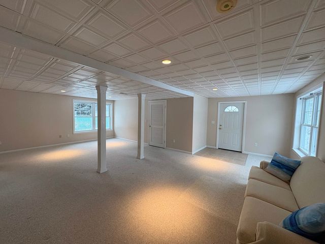 78 PEMBROKE Street, Seabrook, NH 03874