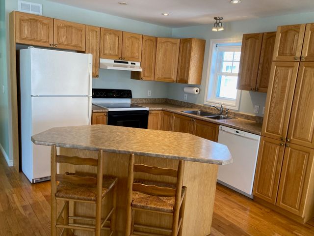 78 PEMBROKE Street, Seabrook, NH 03874