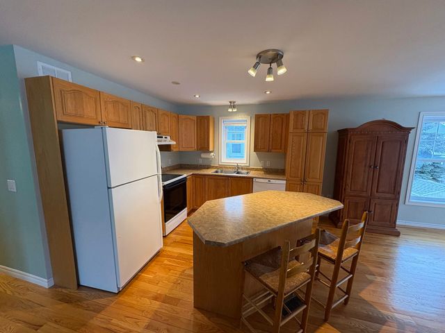 78 PEMBROKE Street, Seabrook, NH 03874