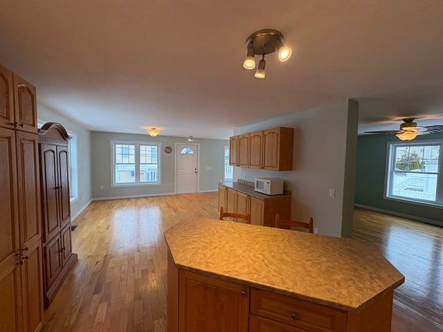 78 PEMBROKE Street, Seabrook, NH 03874