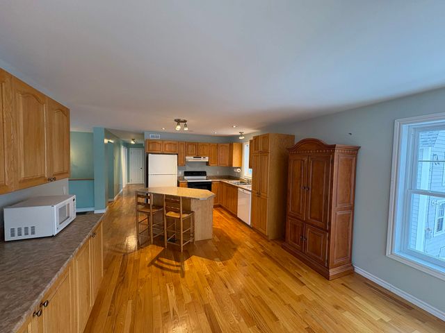 78 PEMBROKE Street, Seabrook, NH 03874