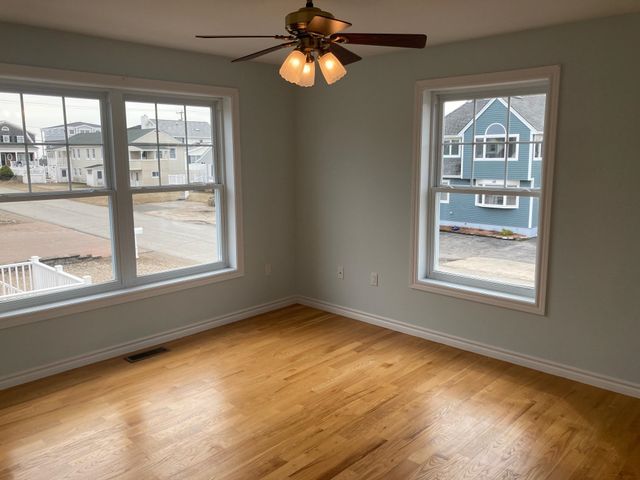 78 PEMBROKE Street, Seabrook, NH 03874