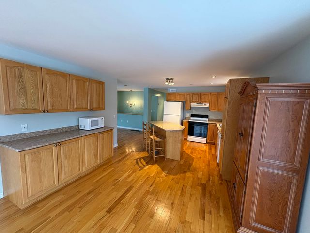 78 PEMBROKE Street, Seabrook, NH 03874