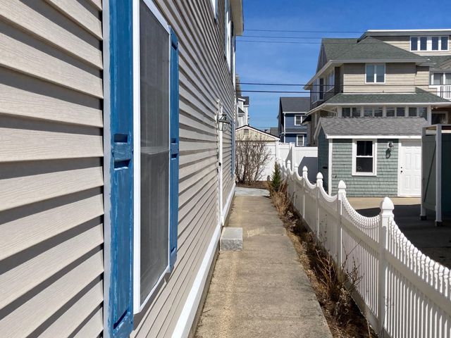 78 PEMBROKE Street, Seabrook, NH 03874