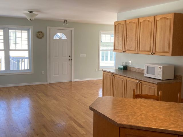 78 PEMBROKE Street, Seabrook, NH 03874