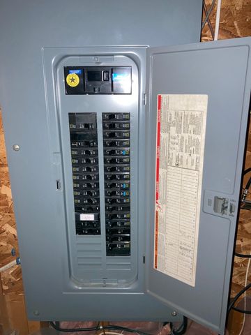 78 PEMBROKE Street, Seabrook, NH 03874