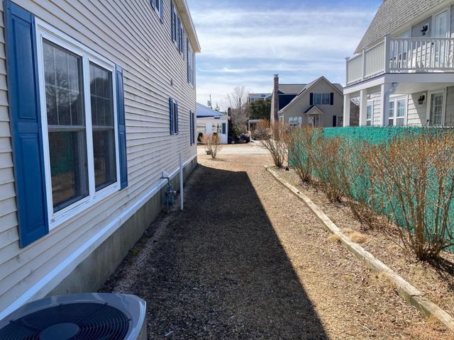 78 PEMBROKE Street, Seabrook, NH 03874