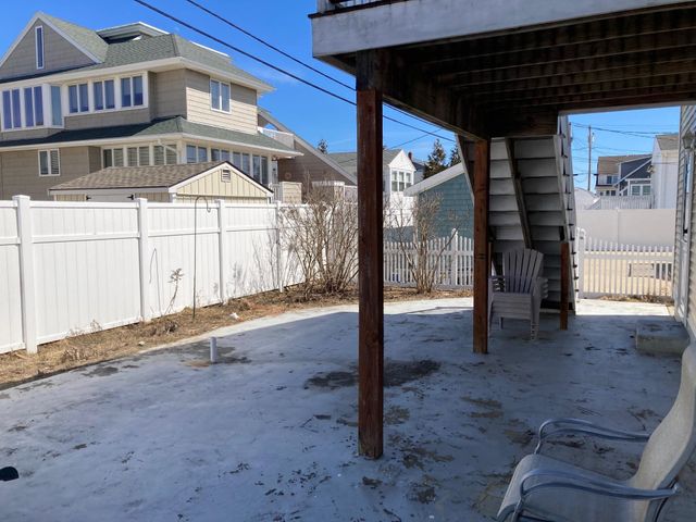 78 PEMBROKE Street, Seabrook, NH 03874