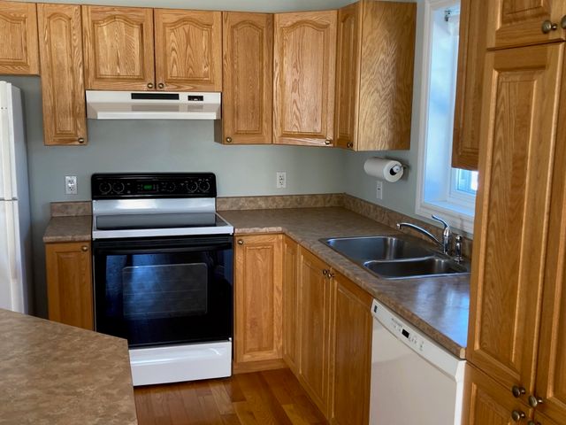 78 PEMBROKE Street, Seabrook, NH 03874