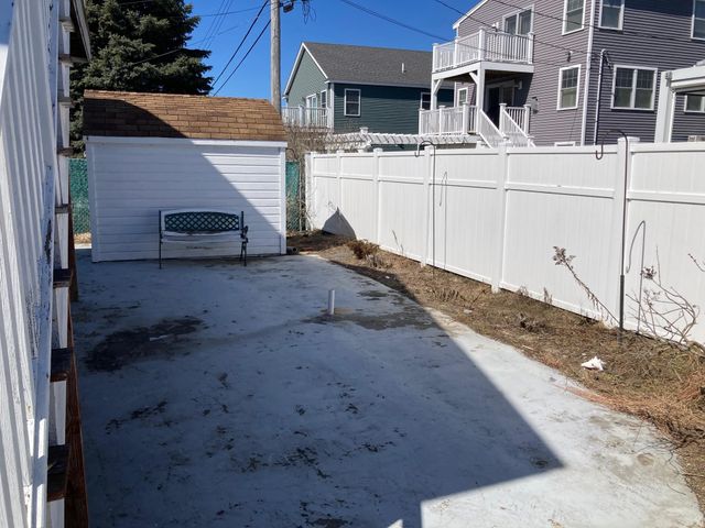 78 PEMBROKE Street, Seabrook, NH 03874