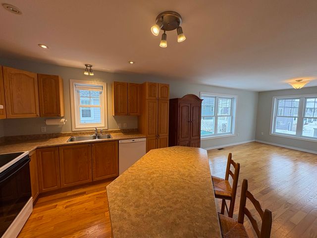 78 PEMBROKE Street, Seabrook, NH 03874