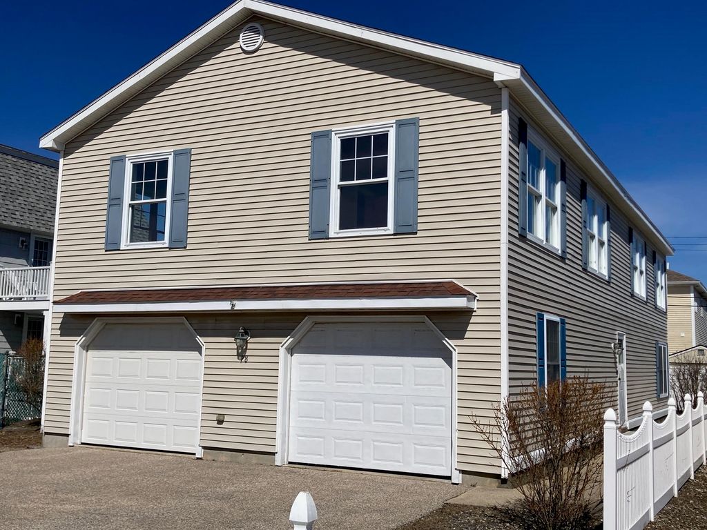 78 PEMBROKE Street, Seabrook, NH 03874