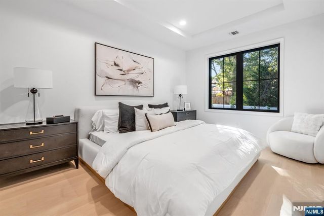 21 Fey Place, Oradell, NJ 07649