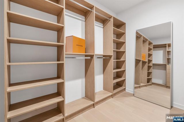 21 Fey Place, Oradell, NJ 07649