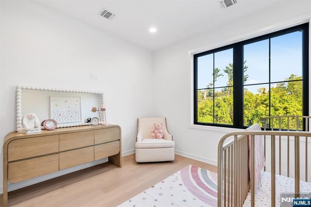 21 Fey Place, Oradell, NJ 07649