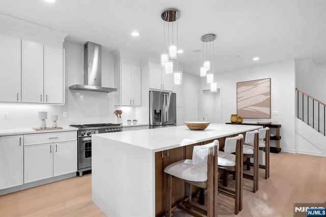 21 Fey Place, Oradell, NJ 07649