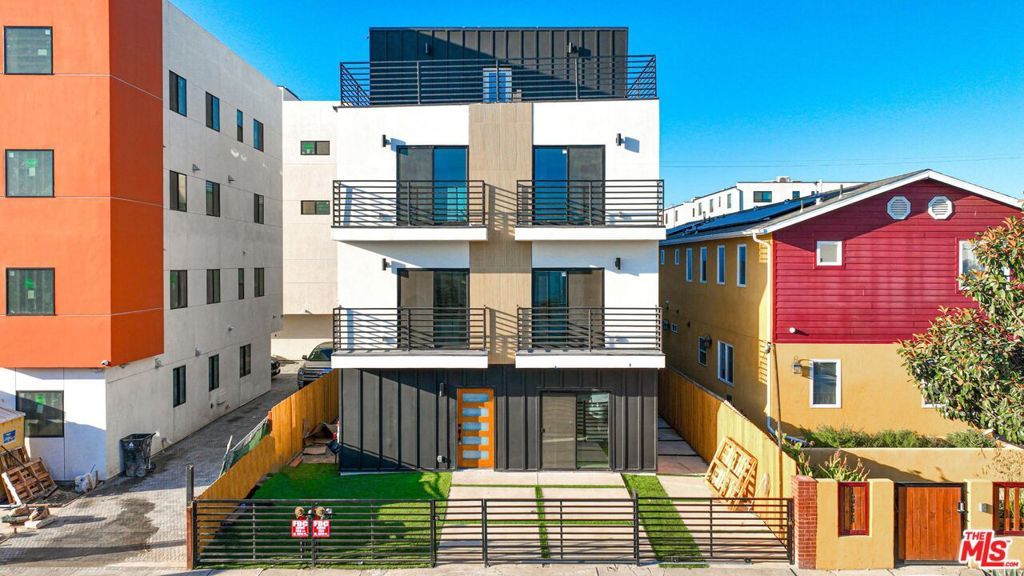 1359 W 35th Place, Los Angeles, CA 90007 — exterior
