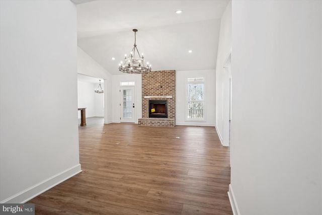 2412 MOUNTAIN RD, Haymarket, VA 20169