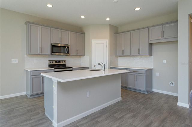 2914 SUPERMARINE ROAD, Tavares, FL 32778