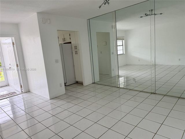 580 Egret Dr 212, Hallandale Beach, FL 33009