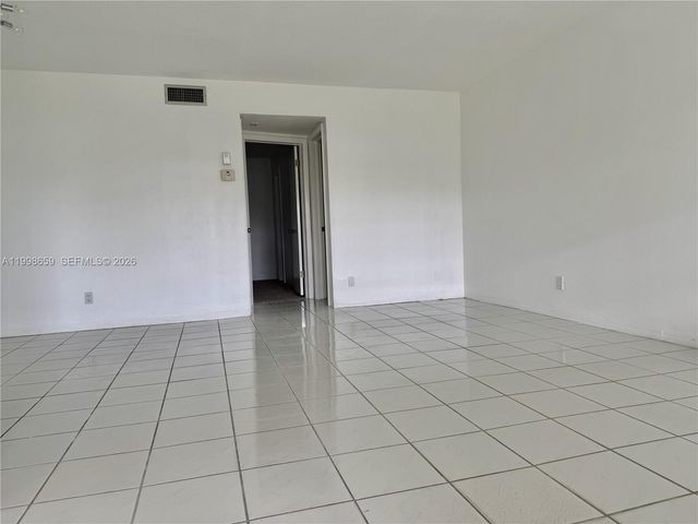 580 Egret Dr 212, Hallandale Beach, FL 33009