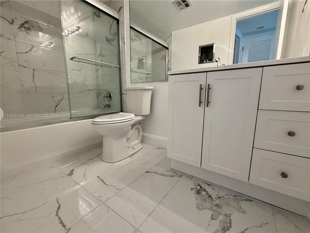 580 Egret Dr 212, Hallandale Beach, FL 33009