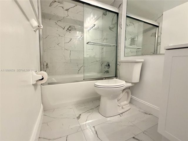 580 Egret Dr 212, Hallandale Beach, FL 33009