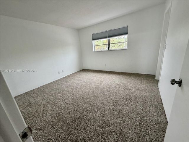 580 Egret Dr 212, Hallandale Beach, FL 33009