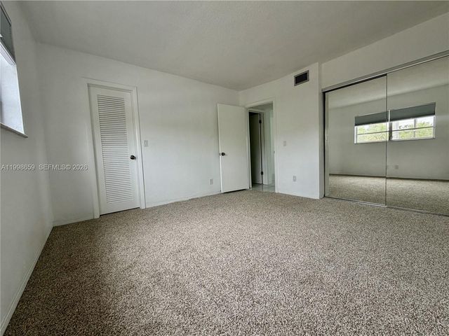 580 Egret Dr 212, Hallandale Beach, FL 33009