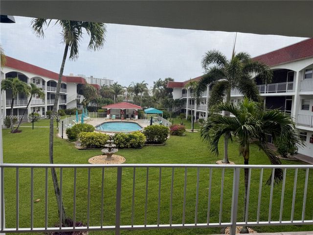 580 Egret Dr 212, Hallandale Beach, FL 33009