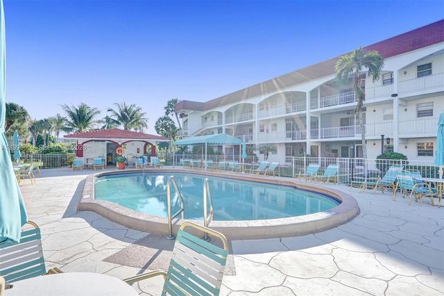 580 Egret Dr 212, Hallandale Beach, FL 33009